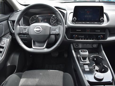 Used 2025 Nissan Rogue SV AWD/4WD image 18