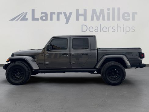 Used 2025 Jeep Gladiator Sport AWD/4WD image 2