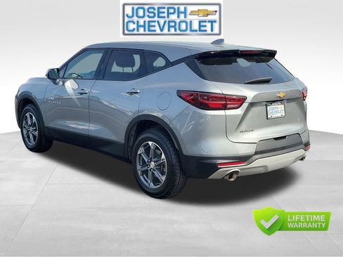 Used 2025 Chevrolet Blazer LT FWD image 3
