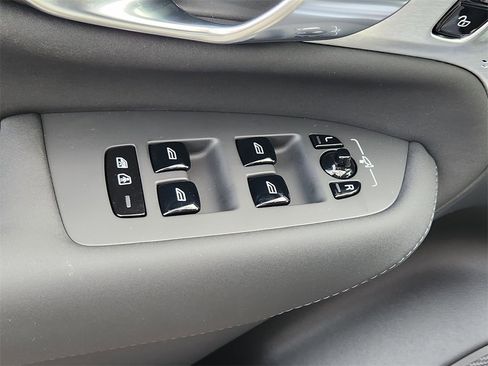 New 2026 Volvo XC90 B6 Ultra w/ Lounge Package image 4