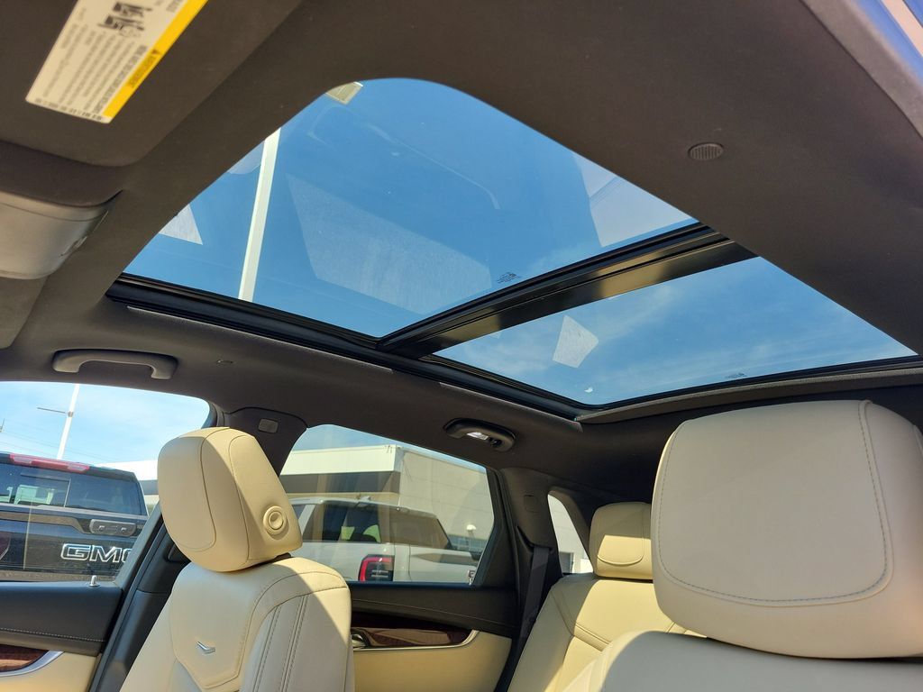 Used 2018 Cadillac XT5 Luxury w/ Driver Awareness Package FWD image 30