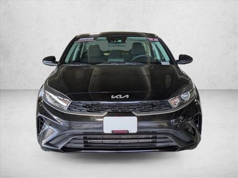 Used 2022 Kia Forte LXS image 2