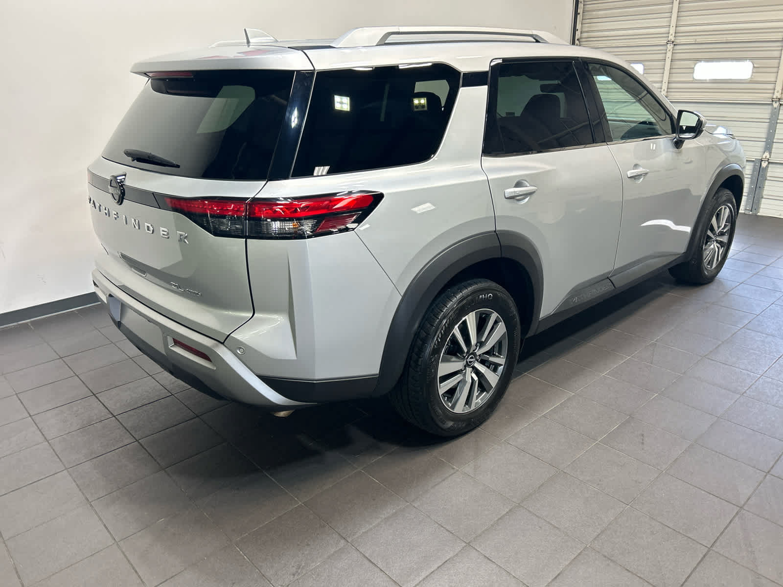Used 2025 Nissan Pathfinder SL AWD/4WD image 3