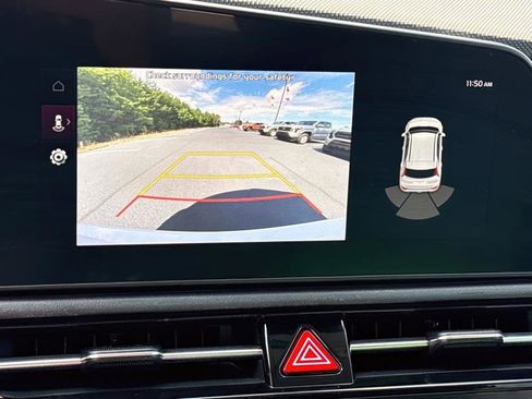 Used 2023 Kia Niro EX image 17