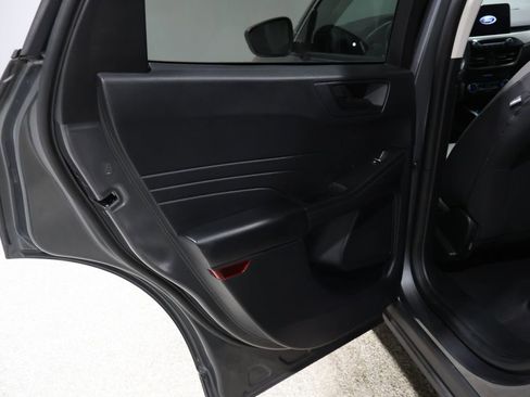 Used 2022 Ford Escape SE image 18