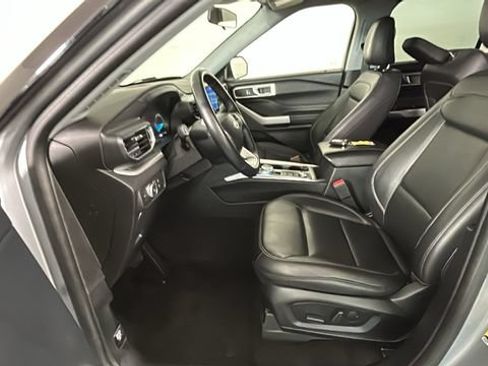 Used 2022 Ford Explorer XLT AWD/4WD image 12
