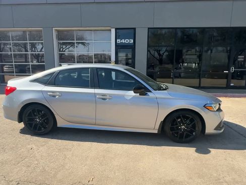 Used 2023 Honda Civic Sport image 9