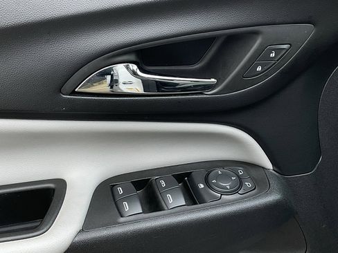 Used 2024 Chevrolet Equinox LS image 13