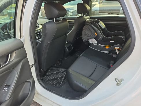 Used 2018 Honda Accord Sport image 8