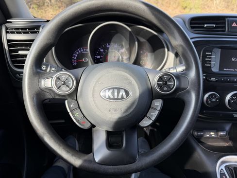 Used 2018 Kia Soul image 29