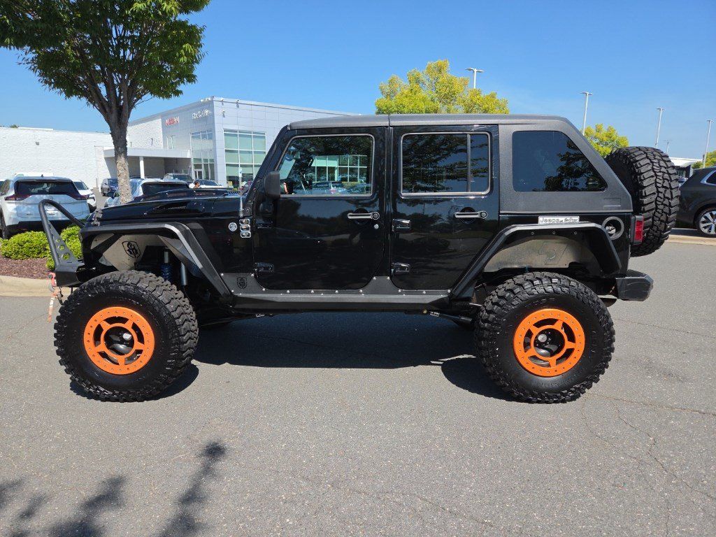 Used 2015 Jeep Wrangler Unlimited Rubicon w/ Connectivity Group AWD/4WD image 4