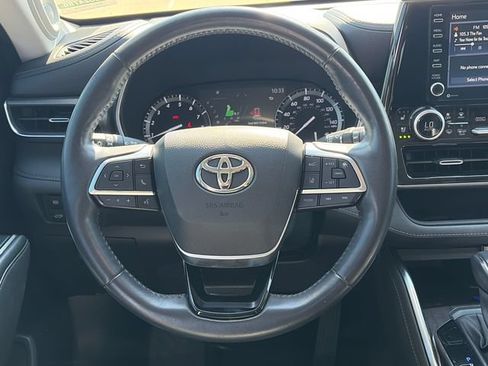 Used 2021 Toyota Highlander Limited FWD image 14