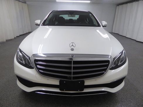 Used 2019 Mercedes-Benz E 300 4MATIC image 2