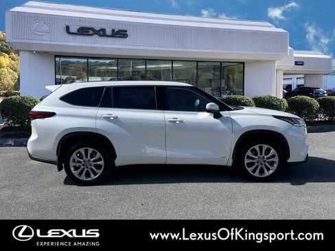 Used 2023 Toyota Highlander Limited image 6