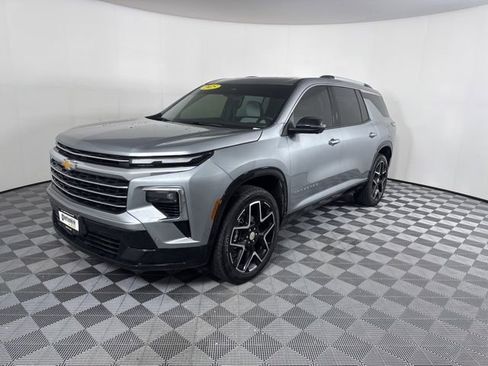 Used 2025 Chevrolet Traverse High Country image 7