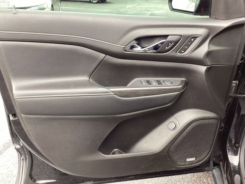 Used 2021 GMC Acadia SLT w/ Elevation Edition image 17