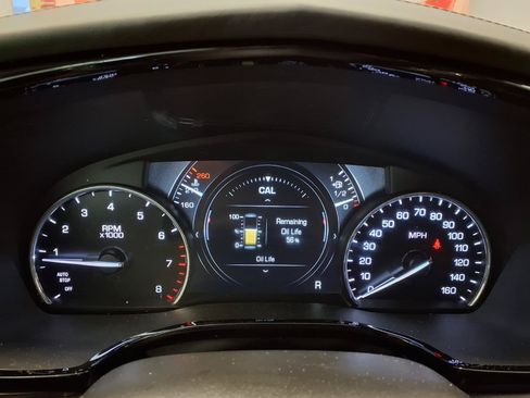 Used 2018 Cadillac XT5 Platinum w/ Driver Assist Package AWD/4WD image 29