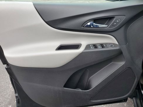 Used 2020 Chevrolet Equinox LS FWD image 24