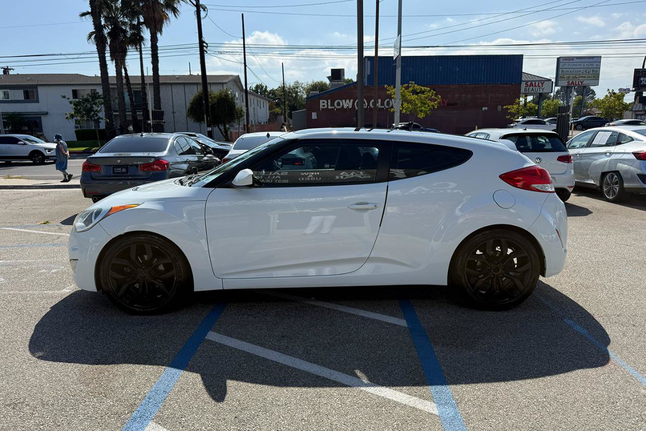 Used 2015 Hyundai Veloster w/ Option Group 02 FWD image 9