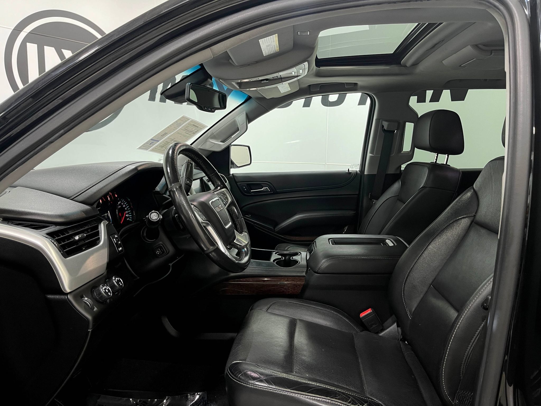 Used 2019 GMC Yukon SLT w/ Premium Edition AWD/4WD image 13