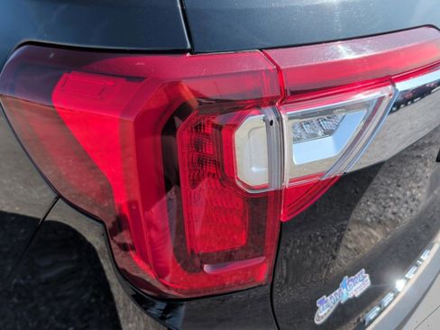 Used 2023 GMC Acadia SLE image 22