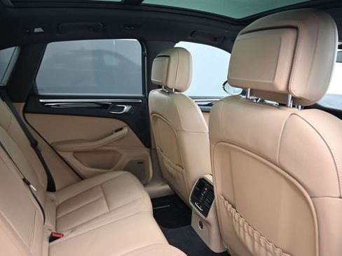 Certified 2026 Porsche Macan AWD/4WD image 7