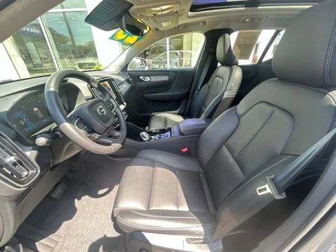 Used 2025 Volvo XC40 B5 Plus AWD/4WD image 21