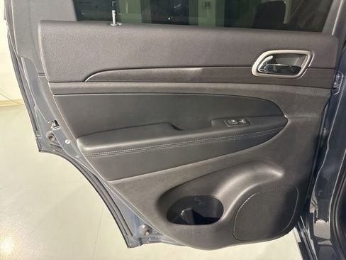 Used 2017 Jeep Grand Cherokee Altitude AWD/4WD image 17