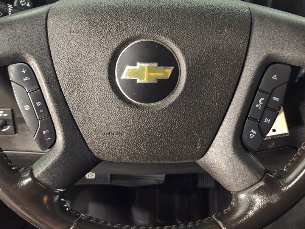 Used 2022 Chevrolet Express 2500 w/ Driver Convenience Package RWD image 5
