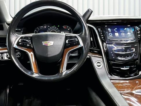 Used 2016 Cadillac Escalade Luxury image 8