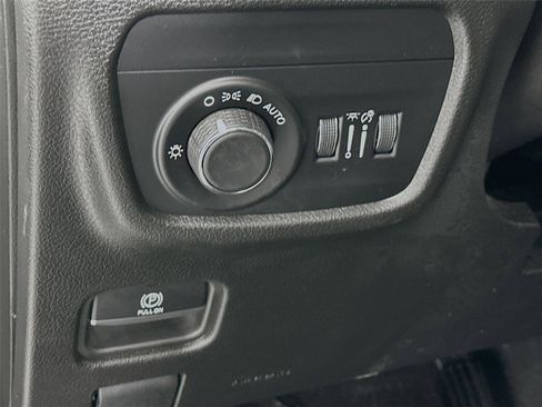 Used 2023 Jeep Grand Cherokee Laredo w/ Luxury Tech Group I image 14