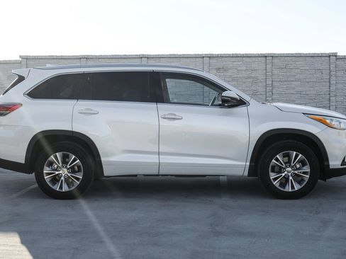 Used 2015 Toyota Highlander XLE FWD image 8