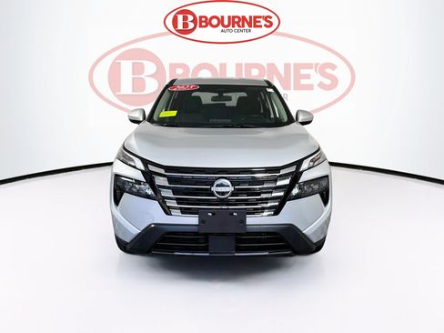 Used 2025 Nissan Rogue SV AWD/4WD image 4