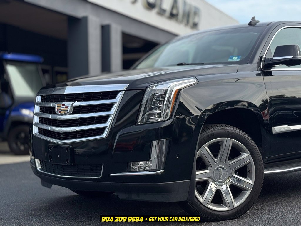 Used 2020 Cadillac Escalade Luxury AWD/4WD image 2