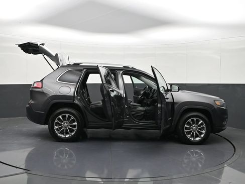 Used 2019 Jeep Cherokee Latitude Plus AWD/4WD image 33