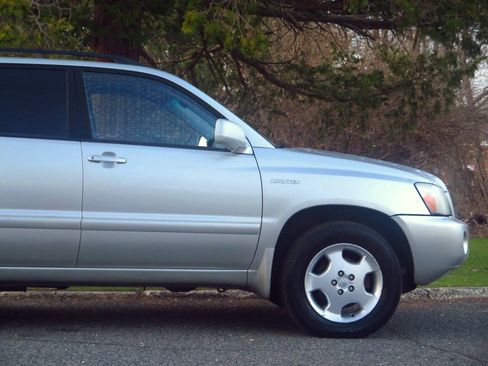 Used 2005 Toyota Highlander Limited AWD/4WD image 37