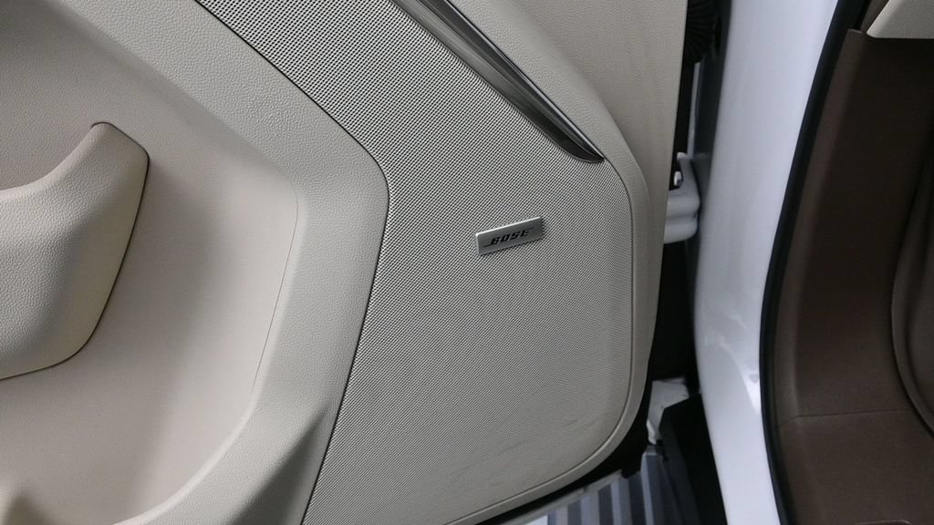 Used 2023 GMC Yukon Denali RWD image 11