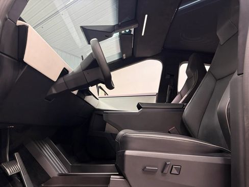 Used 2024 Tesla Cybertruck AWD Crew Cab image 15