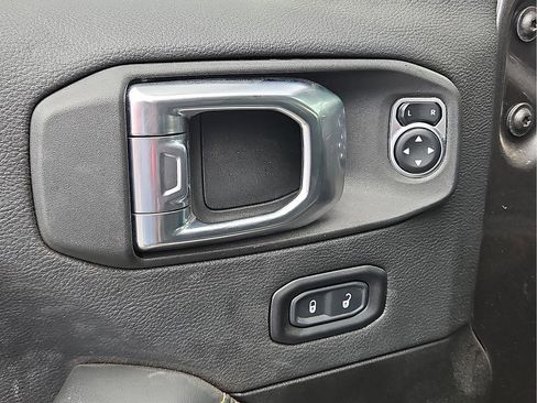 Used 2025 Jeep Gladiator Sport AWD/4WD image 12