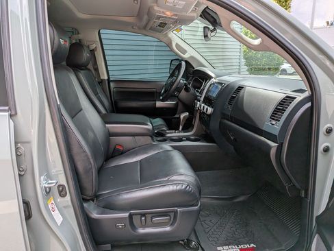 Used 2022 Toyota Sequoia TRD Pro AWD/4WD image 32