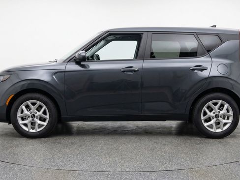 Used 2025 Kia Soul LX w/ LX Technology Package FWD image 5
