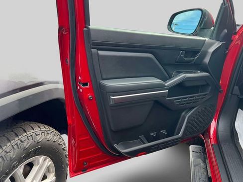 Certified 2025 Toyota Tacoma SR5 image 18