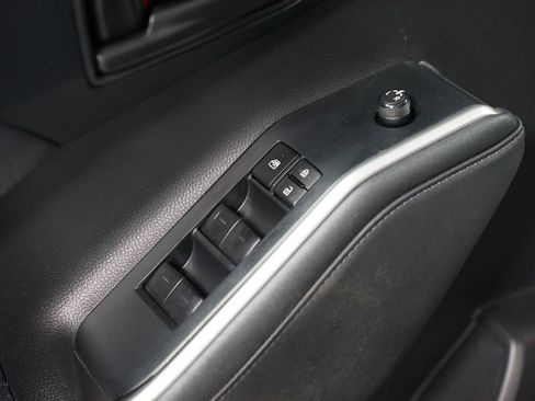 Used 2023 Toyota Highlander LE FWD image 32
