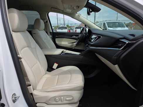 Used 2023 Buick Enclave Essence FWD image 17