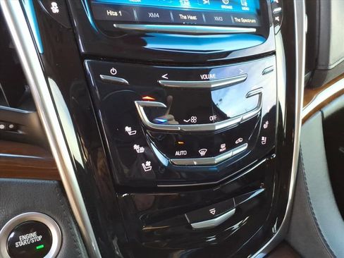 Used 2019 Cadillac Escalade ESV Premium Luxury image 22