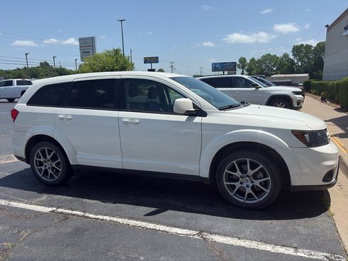 Used 2019 Dodge Journey GT FWD image 3