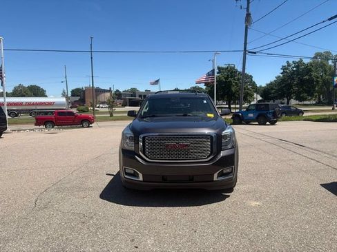 Used 2017 GMC Yukon XL Denali w/ Open Road Package AWD/4WD image 9