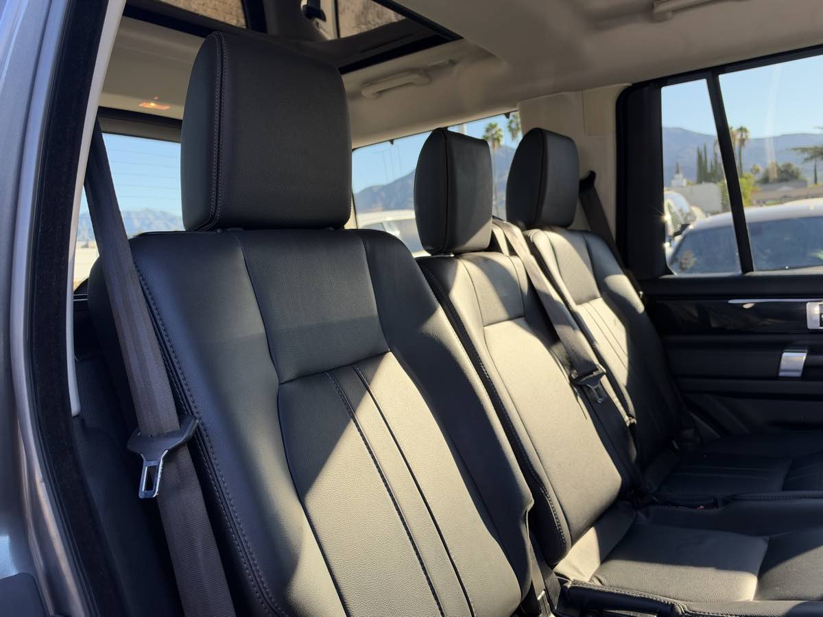 Used 2015 Land Rover LR4 HSE AWD/4WD image 23