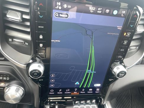 Used 2024 RAM 2500 Laramie w/ Night Edition image 19