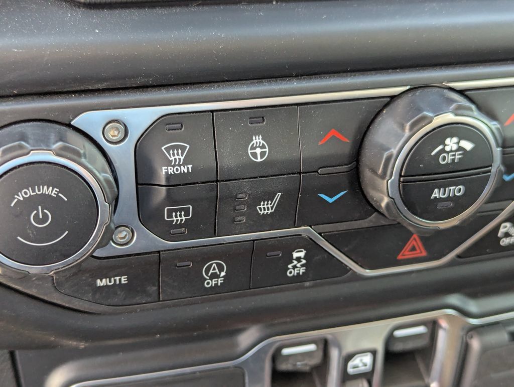Used 2021 Jeep Wrangler Unlimited Sahara AWD/4WD image 16